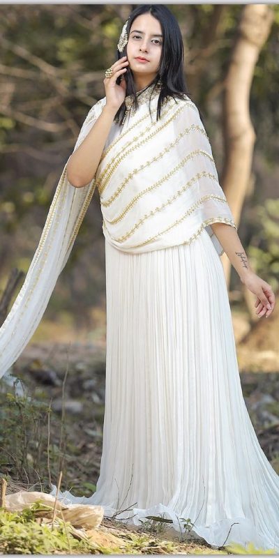 KT-204 White Color Georgette Threadbare With Sequin Work Anarkali Gown Wedding Party, Festive, Events Etc.4-6 Working Days@1699/- only | Bollywood Gowns, Creative Gowns, Designer Gowns, Embroidered Gowns, Gowns, Party Wear Gowns, Straight Suits