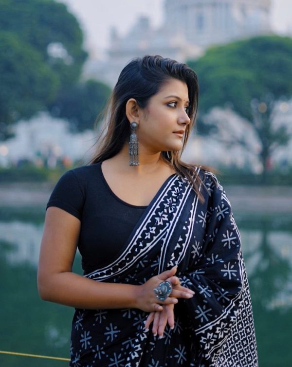 Stunning Black Color Soft Linen Silk Digital Print Saree