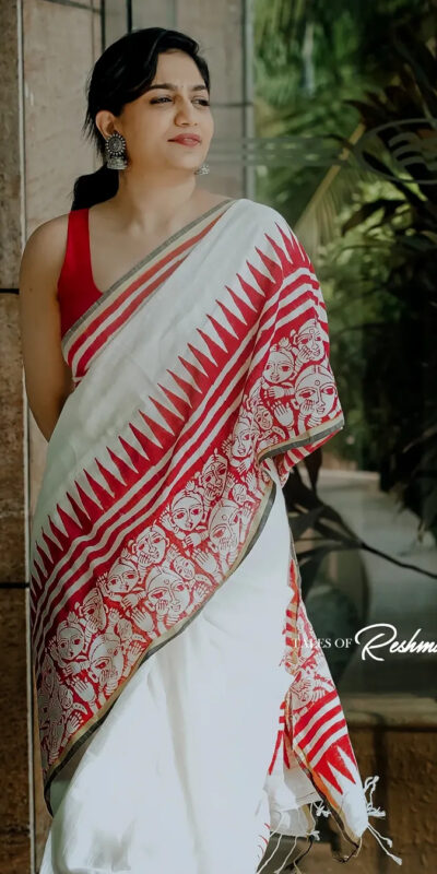 BT 433 Red Soft Cotton with Lace Work & Digital Print Saree . Exclusive Offer ₹1449. Delivery 4-6 Working Days. Shop now. | Bollywood Sarees, Creative Sarees, Designer Sarees, Embroidered Sarees, Ethnic Saree, Modern Digital sarees, Party Wear Sarees, Sarees