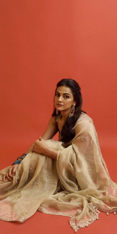 NC 5552 Cream Crunchy Silk Saree with Embroidery Work & Zari Work. Available at ₹2099 only. Delivery 4-6 Working Days. Shop now. | Bollywood Sarees, Creative Sarees, Designer Sarees, Embroidered Sarees, Ethnic Saree, Modern Digital sarees, Party Wear Sarees, Sarees