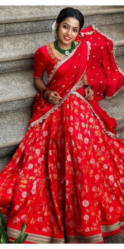 KT 165 Red Banarasi Jacquard Silk Lehenga Choli with Zari Work. Affordable Price ₹1974. Delivery 4-6 Working Days. Shop now. | Bollywood Lehenga, Creative Lehenga, Designer Lehenga, Embroidered Lehenga, Lehenga, Party Wear Lehenga