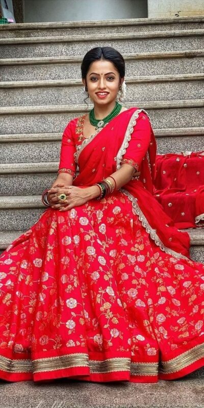KT 165 Red Banarasi Jacquard Silk Lehenga Choli with Zari Work. Affordable Price ₹1974. Delivery 4-6 Working Days. Shop now. | Bollywood Lehenga, Creative Lehenga, Designer Lehenga, Embroidered Lehenga, Lehenga, Party Wear Lehenga