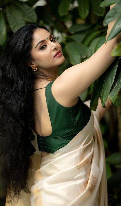 KPR 250 Off White in Soft Lichi Silk Jacquard Work Designer Work Saree . Exclusive Offer ₹1299. Delivery 4-6 Working Days. Shop now. | Bollywood Sarees, Creative Sarees, Designer Sarees, Embroidered Sarees, Ethnic Saree, Modern Digital sarees, Party Wear Sarees, Sarees