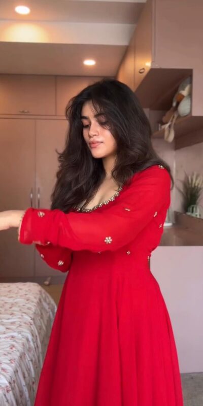 ZB 5074 Red Faux Georgette Gown Perfect for Wedding, Party, Raksha Bandhan, Temple Visit, Onam – . Get it for ₹1899. Delivery 4-6 Working Days. Shop now | Bollywood Gowns, Creative Gowns, Designer Gowns, Embroidered Gowns, Gowns, Party Wear Gowns