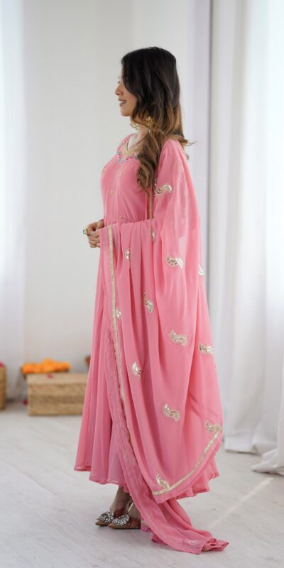 SRK 5363 Dusty Pink | Dusty Pink Faux Georgette Gown with Sequins Work & Embroidery Work. Affordable Price ₹2099. Delivery 4-6 Working Days. Shop now. | Bollywood Gowns, Creative Gowns, Designer Gowns, Embroidered Gowns, Gowns, Party Wear Gowns