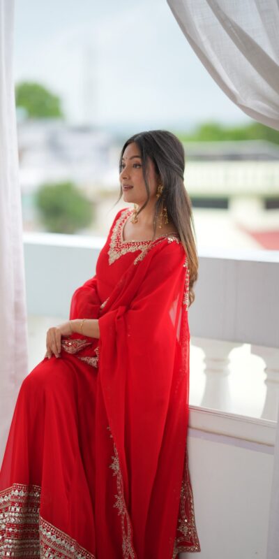 SSR 549 Red Fox Perfect for Wedding, Party, Durga Puja, Diwali, Anniversary –Georgette Gown. Now at just ₹2449. Delivery 4-6 Working Days. Shop now. | Bollywood Gowns, Creative Gowns, Designer Gowns, Embroidered Gowns, Gowns, Party Wear Gowns