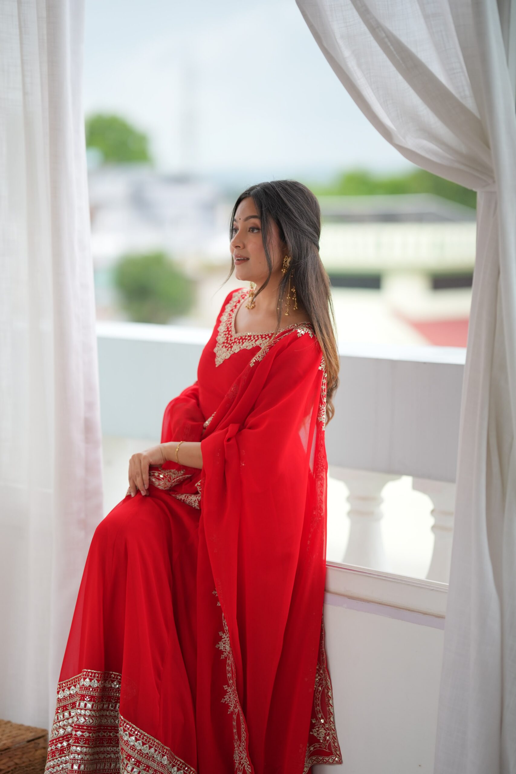 SSR 549 Red Fox Perfect for Wedding, Party, Durga Puja, Diwali, Anniversary –Georgette Gown. Now at just ₹2449. Delivery 4-6 Working Days. Shop now. | Bollywood Gowns, Creative Gowns, Designer Gowns, Embroidered Gowns, Gowns, Party Wear Gowns