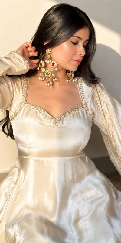 SSR 551 White Upada Silk Gown Perfect for Wedding, Party, Onam, Housewarming, Durga Puja –. Grab it for ₹2399. Delivery 4-6 Working Days. Shop now. | Bollywood Gowns, Creative Gowns, Designer Gowns, Embroidered Gowns, Gowns, Party Wear Gowns