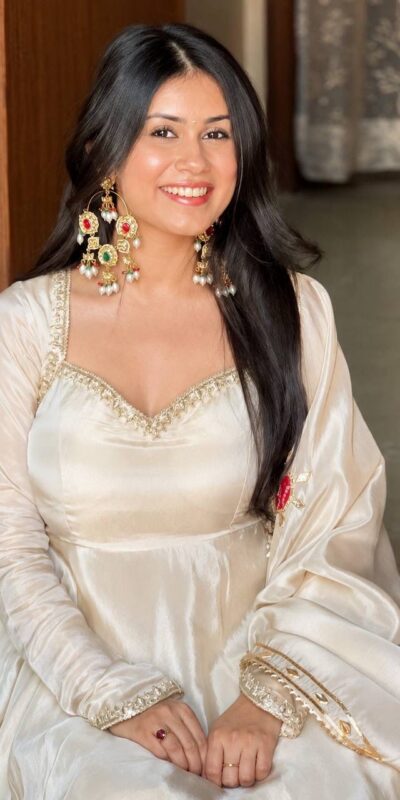 SSR 551 White Upada Silk Gown Perfect for Wedding, Party, Onam, Housewarming, Durga Puja –. Grab it for ₹2399. Delivery 4-6 Working Days. Shop now. | Bollywood Gowns, Creative Gowns, Designer Gowns, Embroidered Gowns, Gowns, Party Wear Gowns