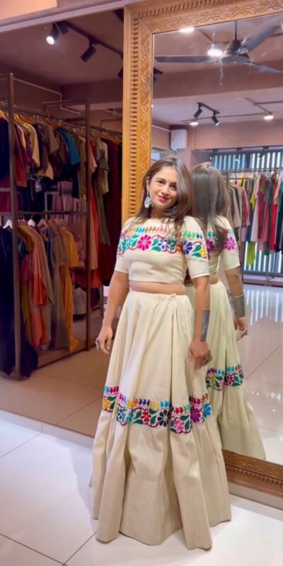 AD 211 White Kora Cotton Lehenga Choli erfect for Wedding, Party, Haldi, Traditional Day, Makar Sankranti – . Special Price ₹2049. Delivery 4-6 Working | Bollywood Lehenga, Creative Lehenga, Designer Lehenga, Embroidered Lehenga, Lehenga, Party Wear Lehenga