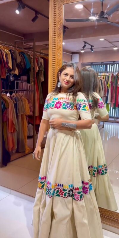 AD 211 White Kora Cotton Lehenga Choli erfect for Wedding, Party, Haldi, Traditional Day, Makar Sankranti – . Special Price ₹2049. Delivery 4-6 Working | Bollywood Lehenga, Creative Lehenga, Designer Lehenga, Embroidered Lehenga, Lehenga, Party Wear Lehenga