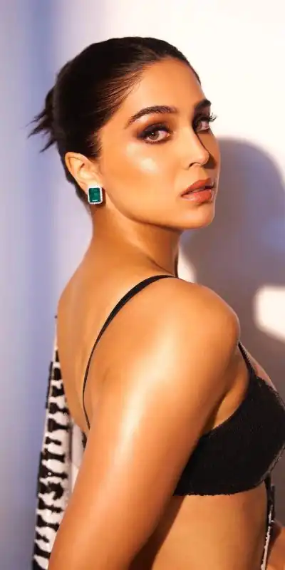 RS Sharvari Waugh White Color Georgette Sequence Saree Casual, Party Wear, Wedding, Events, Etc. Expected Delivery 4-6 Working Days 1899/- | Bollywood Sarees, Creative Sarees, Designer Sarees, Embroidered Sarees, Ethnic Saree, Modern Digital sarees, Party Wear Sarees, Sarees