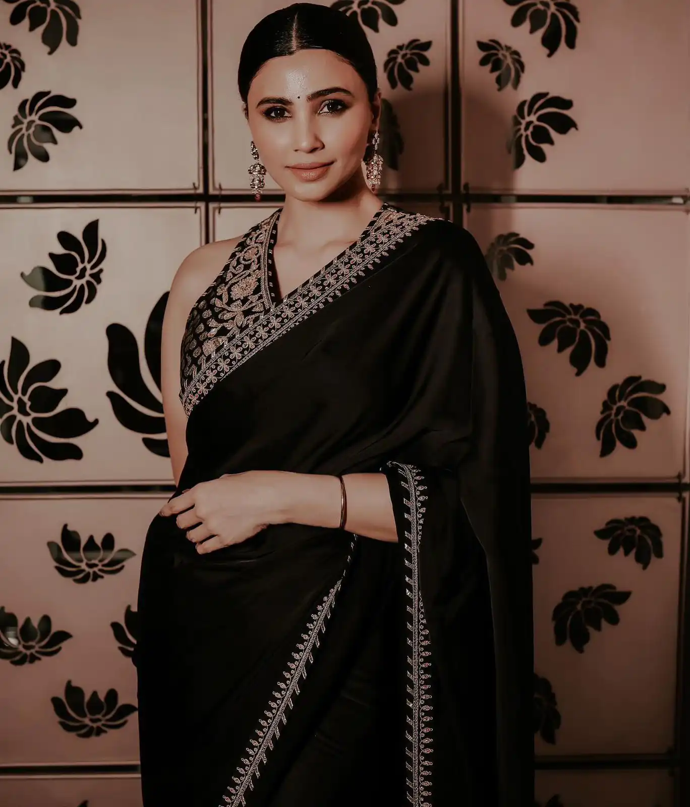 KD 463 Black Color Satin Silk Thread & Sequence Work Saree Casual, Party, Wedding, Festive, Events Etc.  Expected Delivery  4-6 Working Days @1749/- Only | Bollywood Sarees, Creative Sarees, Designer Sarees, Embroidered Sarees, Ethnic Saree, Modern Digital sarees, Party Wear Sarees, Sarees