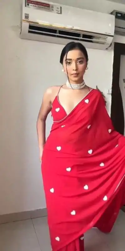 DDH LOVING Red Color Georgette With Hart Gmathi Work Saree Events Casual, Wedding, Festive, Events Etc. Expected Delivery 4-6 Working Days @1499/- | Bollywood Sarees, Creative Sarees, Designer Sarees, Embroidered Sarees, Ethnic Saree, Modern Digital sarees, Party Wear Sarees, Sarees