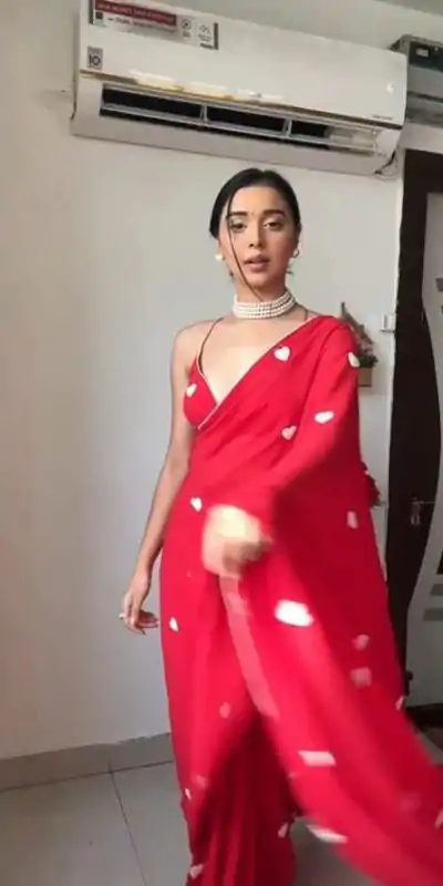 DDH LOVING Red Color Georgette With Hart Gmathi Work Saree Events Casual, Wedding, Festive, Events Etc. Expected Delivery 4-6 Working Days @1499/- | Bollywood Sarees, Creative Sarees, Designer Sarees, Embroidered Sarees, Ethnic Saree, Modern Digital sarees, Party Wear Sarees, Sarees