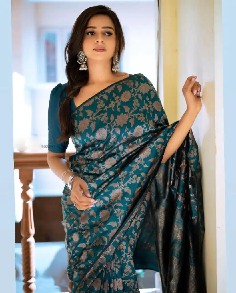 DDH RIYA Peacock Blue Color Soft Lichi Silk Ordinary Design Saree Events Casual, Wedding, Festive, Events Etc. Expected Delivery  4-6 Working Days @1499/- | Bollywood Sarees, Creative Sarees, Designer Sarees, Embroidered Sarees, Ethnic Saree, Modern Digital sarees, Party Wear Sarees, Sarees