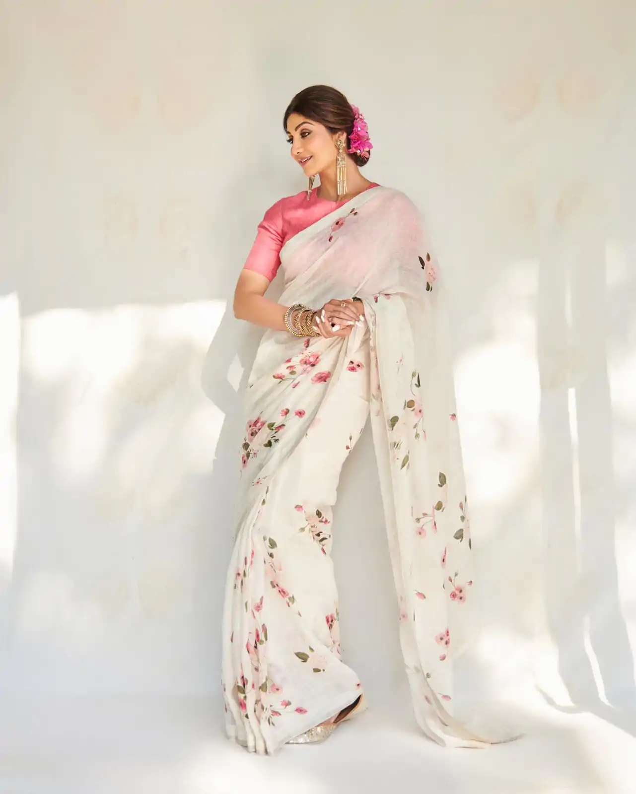 RS Shilpa Shetty Cream Color Linen Digital Flower Printed Saree Casual, Party, Wedding, Festive, Events Etc.  Expected Delivery  4-6 Working Days @1449/- Only | Bollywood Sarees, Creative Sarees, Designer Sarees, Embroidered Sarees, Ethnic Saree, Modern Digital sarees, Party Wear Sarees, Sarees