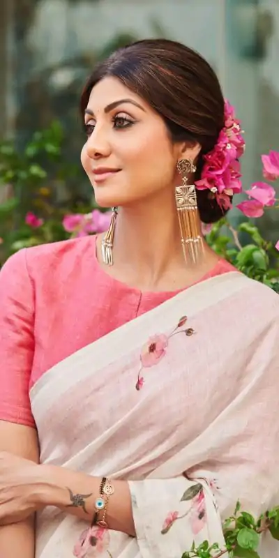 RS Shilpa Shetty Cream Color Linen Digital Flower Printed Saree Casual, Party, Wedding, Festive, Events Etc. Expected Delivery 4-6 Working Days @1449/- Only | Bollywood Sarees, Creative Sarees, Designer Sarees, Embroidered Sarees, Ethnic Saree, Modern Digital sarees, Party Wear Sarees, Sarees