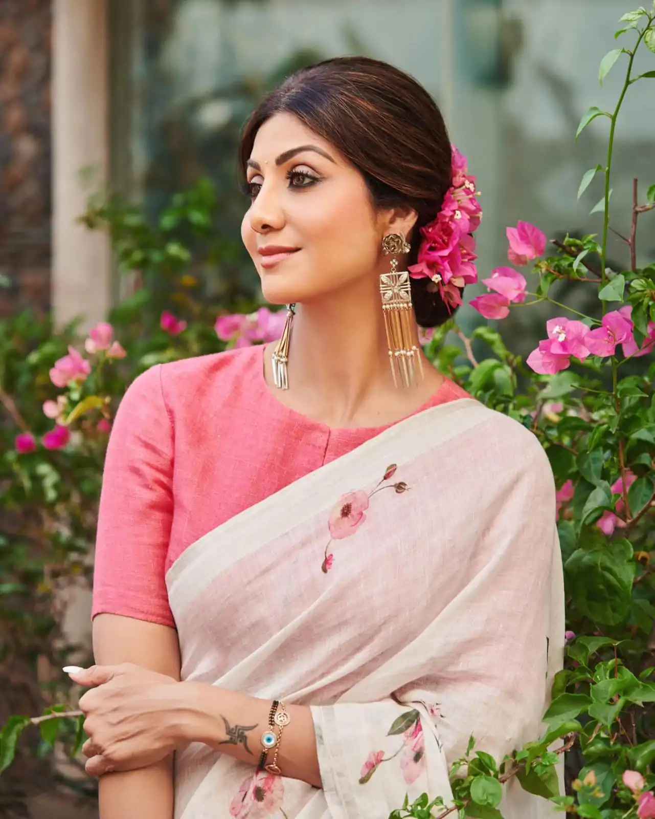 RS Shilpa Shetty Cream Color Linen Digital Flower Printed Saree Casual, Party, Wedding, Festive, Events Etc.  Expected Delivery  4-6 Working Days @1449/- Only | Bollywood Sarees, Creative Sarees, Designer Sarees, Embroidered Sarees, Ethnic Saree, Modern Digital sarees, Party Wear Sarees, Sarees