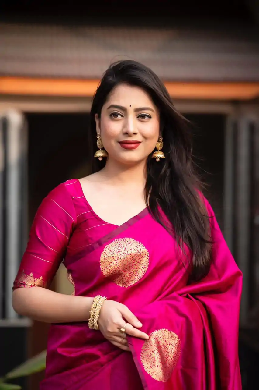 KP 5062 Rani Color Soft Lichi Silk Cloth Rich Pallu Work Saree Casual, Party Wear, Wedding, Events Etc. Expected Delivery 4-6 Working Days @ 1299/- | Bollywood Sarees, Creative Sarees, Designer Sarees, Embroidered Sarees, Ethnic Saree, Modern Digital sarees, Party Wear Sarees, Sarees