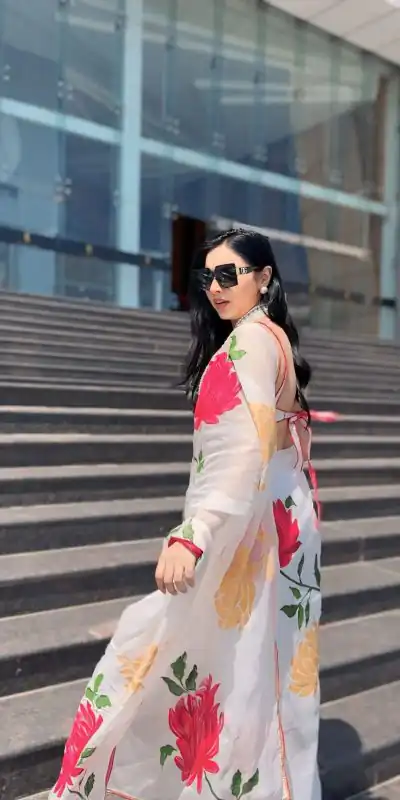 SC 265 White Color Pure Soft Georgette Silk Design All Over Saree , Party Wear, Events, Festivals Expected Delivery 4-6 Working Days 1599/- | Bollywood Sarees, Creative Sarees, Designer Sarees, Embroidered Sarees, Ethnic Saree, Modern Digital sarees, Party Wear Sarees, Sarees