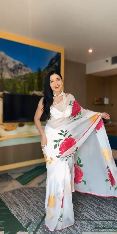 SC 265 White Color Pure Soft Georgette Silk Design All Over Saree , Party Wear, Events, Festivals Expected Delivery 4-6 Working Days 1599/- | Bollywood Sarees, Creative Sarees, Designer Sarees, Embroidered Sarees, Ethnic Saree, Modern Digital sarees, Party Wear Sarees, Sarees