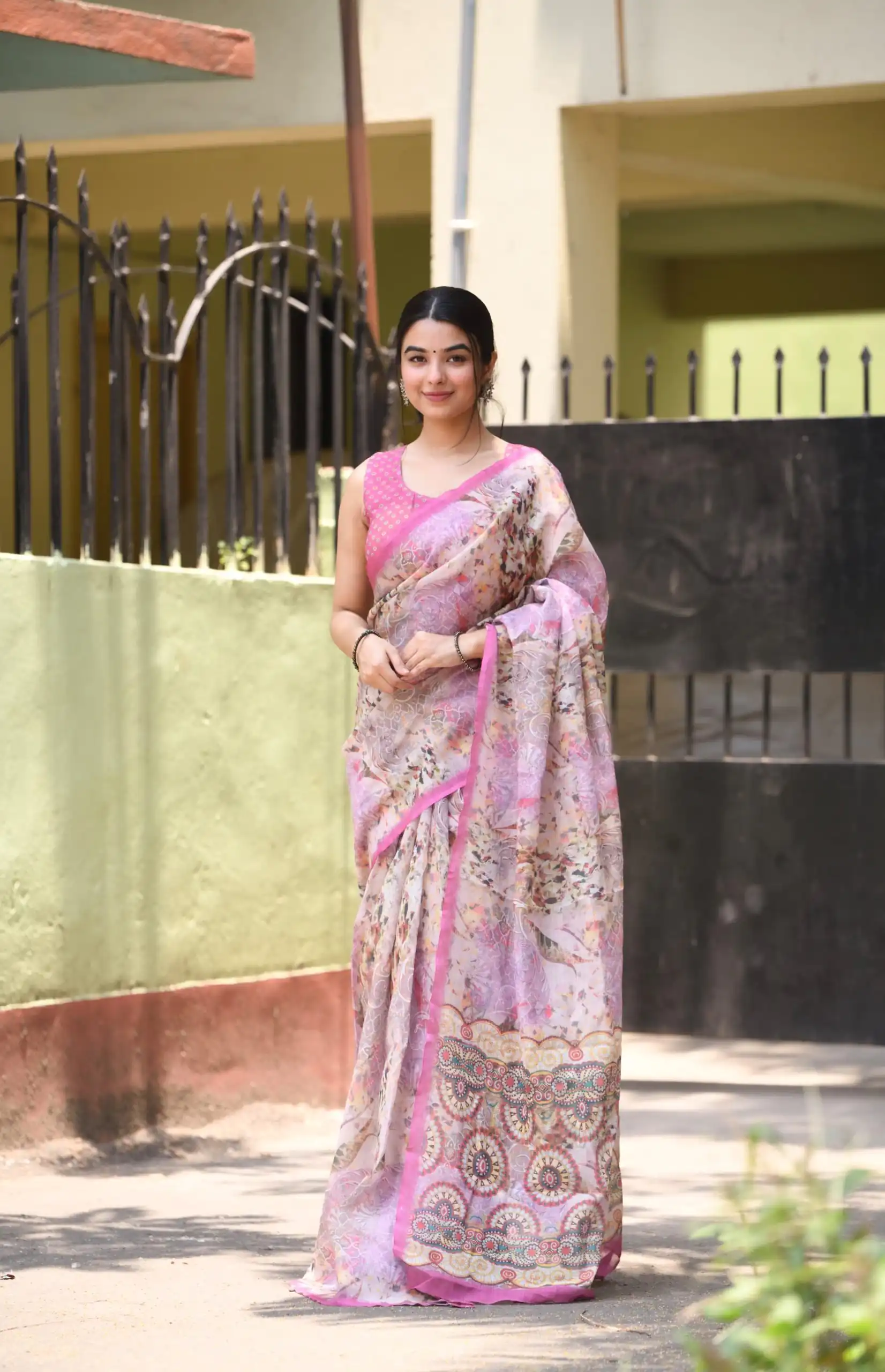 Veechis 110 Pink Color Linen Beautiful Digital Printed Work Saree Casual, Party Festive, Events. Expected Delivery 4-6 Working Days @1549/- | Bollywood Sarees, Creative Sarees, Designer Sarees, Embroidered Sarees, Modern Digital sarees, Party Wear Sarees, Sarees