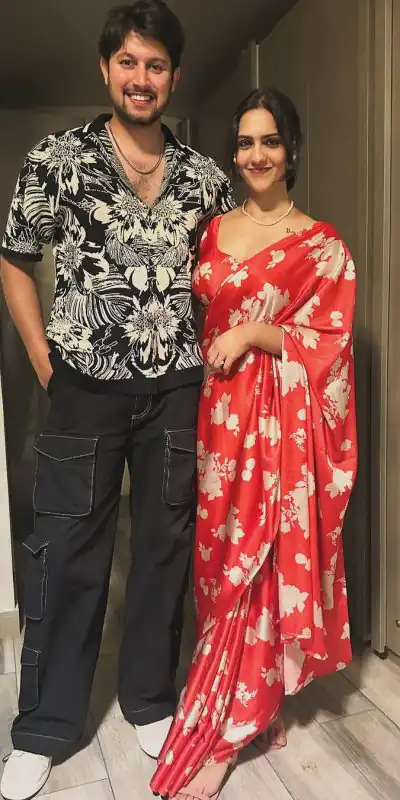 JM Diksha sharma Red Color Satin Silk Blouse Digital Print Saree, Party Wear, Events, Festivals Expected Delivery 4-6 Working Days 1549/- | Bollywood Sarees, Creative Sarees, Designer Sarees, Embroidered Sarees, Ethnic Saree, Modern Digital sarees, Party Wear Sarees, Sarees