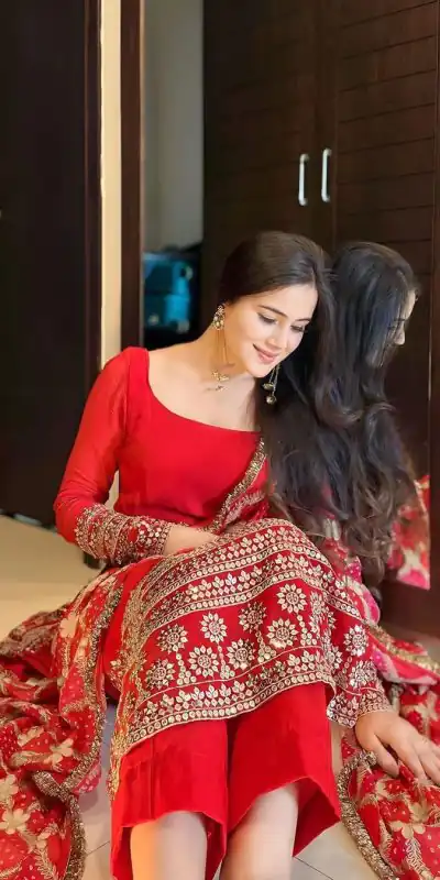 VLM 169 Red color Georgette Embroidery Work Salwar Suit Casual, Wedding, Party, Festive, Events . Expected Delivery 4-6 Working Days @1899/- | Jump Suits, Casual Suits, Creative suits, Designer Suits, Palazzo Suits, Party Wear Suits, Patiala Suits, Salwar suit, Straight Suits