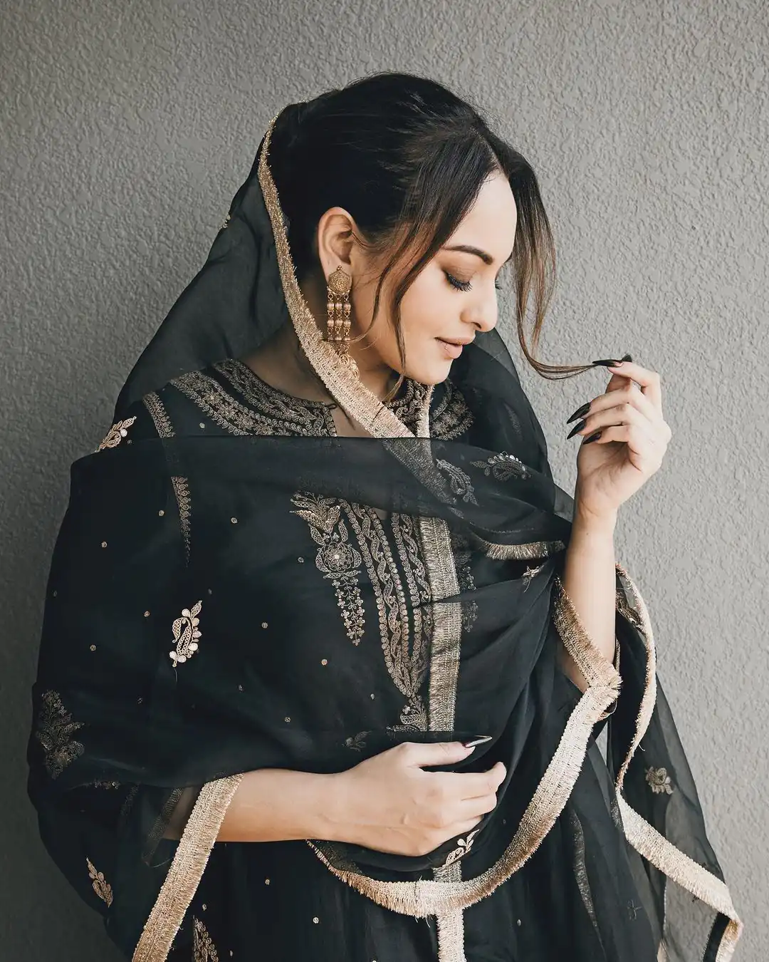 SRK 5160 Black Color Pure Chinnon Silk Embroidery Coding Dori Salwar Suit Wedding, Party, Festive, Events Expected Delivery 4-6 Working Days @ 1899/- | Jump Suits, Casual Suits, Creative suits, Designer Suits, Palazzo Suits, Party Wear Suits, Patiala Suits, Salwar suit, Straight Suits