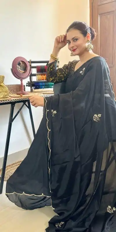   AC BEAUTY Black Color Soft Chinnon Hand Work Flower Design Saree Casual, Wedding, Festive, Events Expected Delivery 4-6 Working Days @2449/- | Bollywood Sarees, Creative Sarees, Designer Sarees, Embroidered Sarees, Ethnic Saree, Modern Digital sarees, Party Wear Sarees, Sarees