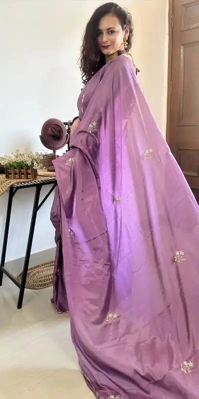   AC BEAUTY Purple Color Soft Chinnon Hand Work Flower Design Saree Casual, Wedding, Festive, Events Expected Delivery 4-6 Working Days @2449/- | Bollywood Sarees, Creative Sarees, Designer Sarees, Embroidered Sarees, Ethnic Saree, Modern Digital sarees, Party Wear Sarees, Sarees
