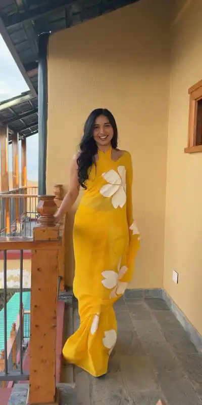 SC 264 Yellow Color Pure Soft Georgette Silk Design All Over Saree , Party Wear, Events, Festivals Expected Delivery 4-6 Working Days 1599/- | Bollywood Sarees, Creative Sarees, Designer Sarees, Embroidered Sarees, Ethnic Saree, Modern Digital sarees, Party Wear Sarees, Sarees