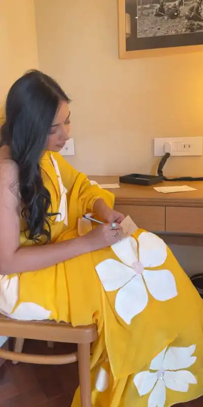 SC 264 Yellow Color Pure Soft Georgette Silk Design All Over Saree , Party Wear, Events, Festivals Expected Delivery 4-6 Working Days 1599/- | Bollywood Sarees, Creative Sarees, Designer Sarees, Embroidered Sarees, Ethnic Saree, Modern Digital sarees, Party Wear Sarees, Sarees