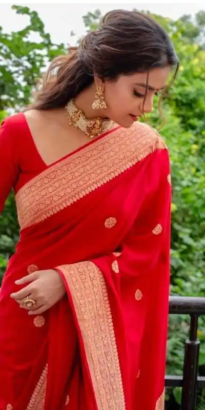 DDF Bela Red Color Soft Lichi Silk Ordinary Design Saree Casual, Party Wear, Events, Festivals Etc. Expected Delivery 4-6 Working Days 1349/- Only | Bollywood Sarees, Creative Sarees, Designer Sarees, Embroidered Sarees, Ethnic Saree, Modern Digital sarees, Party Wear Sarees, Sarees