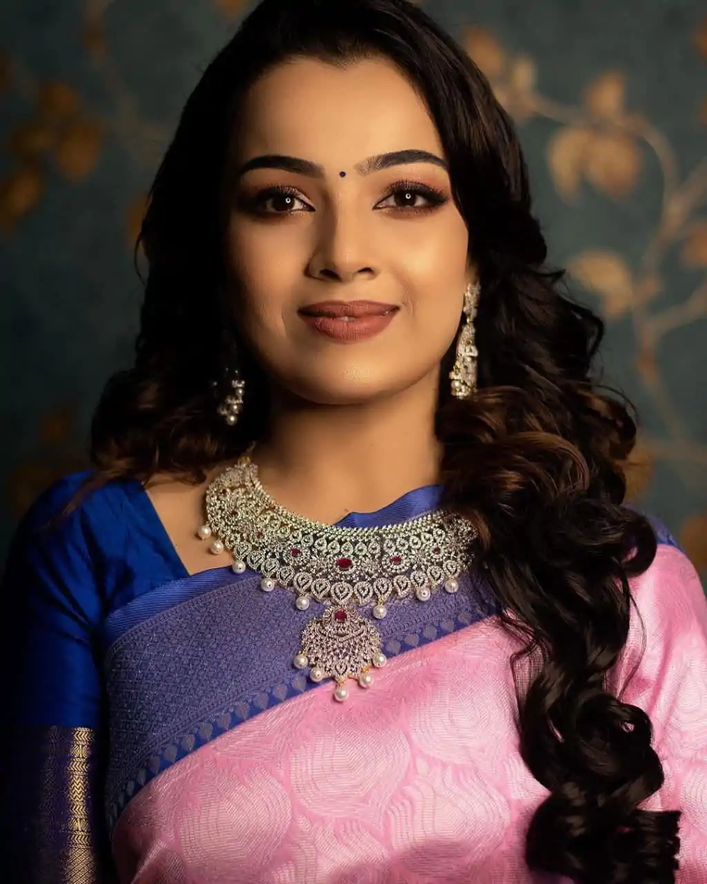 ES 8150 Light Pink Color Soft Lichi Silk Beautiful Design Work Saree Casual, Wedding, Party, Festive, Events Etc. Expected Delivery 4-6 Working Days @1499/- | Bollywood Sarees, Creative Sarees, Designer Sarees, Embroidered Sarees, Ethnic Saree, Modern Digital sarees, Party Wear Sarees, Sarees