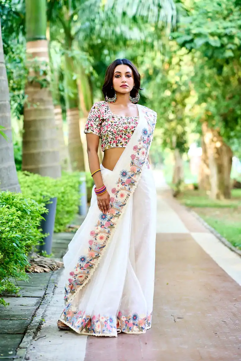 BT 3086 White Color Organza Silk Embroidery Thread Work Saree Events Casual, Wedding, Festive, Events Etc. Expected Delivery  4-6 Working Days @1999/- | Bollywood Sarees, Creative Sarees, Designer Sarees, Embroidered Sarees, Ethnic Saree, Modern Digital sarees, Party Wear Sarees, Sarees