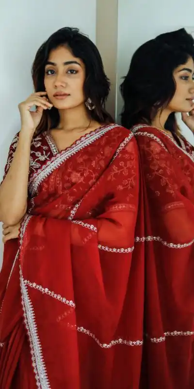 AC CADBURY Red Color Pure Soft Organza Zari Sequence Saree Casual, Wedding, Festive, Events Expected Delivery 4-6 Working Days @1949/- | Bollywood Sarees, Creative Sarees, Designer Sarees, Embroidered Sarees, Ethnic Saree, Modern Digital sarees, Party Wear Sarees, Sarees