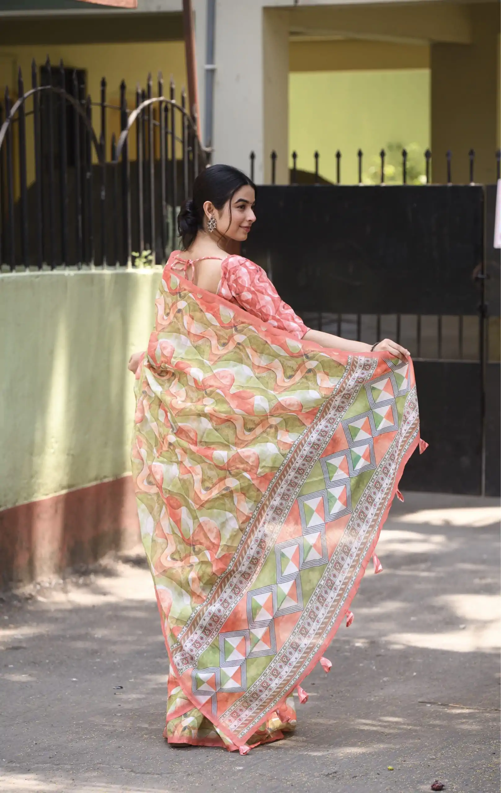 Veechis 111 Pista Green Color Linen Beautiful Digital Printed Work Saree Casual, Party Festive, Events. Expected Delivery 4-6 Working Days @1549/- | Bollywood Sarees, Creative Sarees, Designer Sarees, Embroidered Sarees, Modern Digital sarees, Party Wear Sarees, Sarees