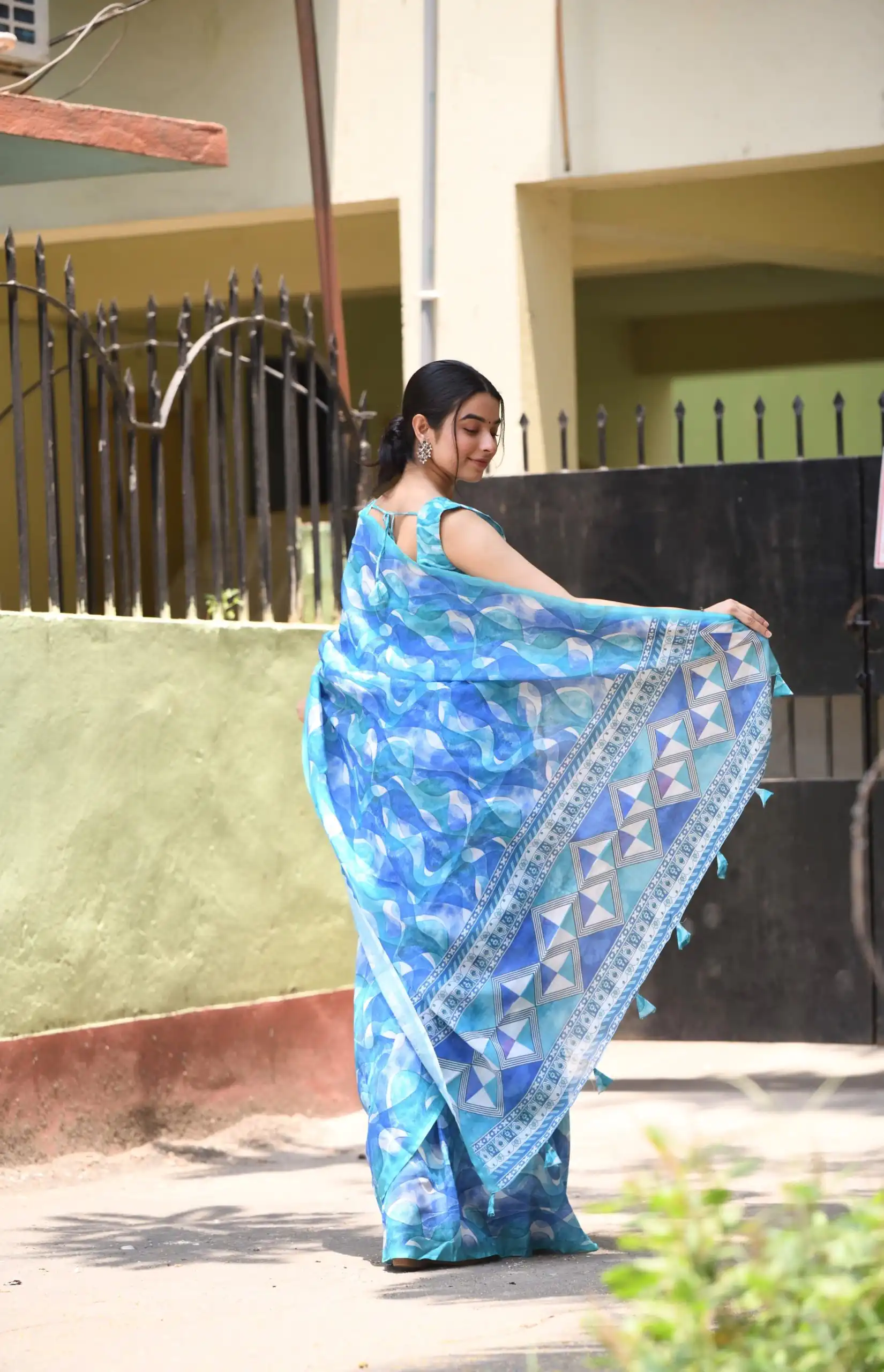 Veechis 111 Royal Blue Color Linen Beautiful Digital Printed Work Saree Casual, Party Festive, Events. Expected Delivery 4-6 Working Days @1549/- | Bollywood Sarees, Creative Sarees, Designer Sarees, Embroidered Sarees, Modern Digital sarees, Party Wear Sarees, Sarees