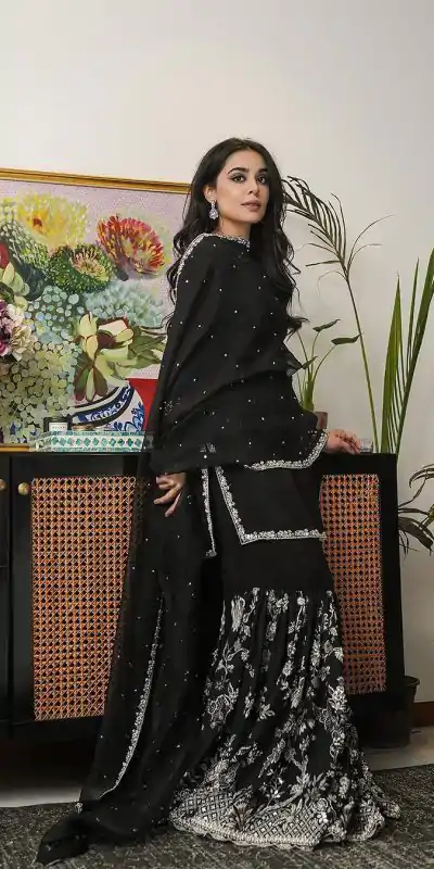SRK 5167 Black Color Foix Georgette Thread Sequence Work Salwar Suit Wedding, Party, Festive, Events Etc. Expected Delivery 4-6 Working Days @2099/- | Jump Suits, Casual Suits, Creative suits, Designer Suits, Palazzo Suits, Party Wear Suits, Patiala Suits, Salwar suit, Straight Suits