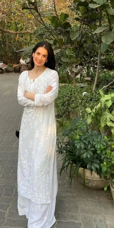 BE 190 White Color Maslin Thread Embroidery Salwar Suit Wedding, Party, Festive events, etc. Expected Delivery 4-6 Working Days @1899/- | Casual Suits, Creative suits, Designer Suits, Palazzo Suits, Party Wear Suits, Patiala Suits, Salwar suit, Straight Suits
