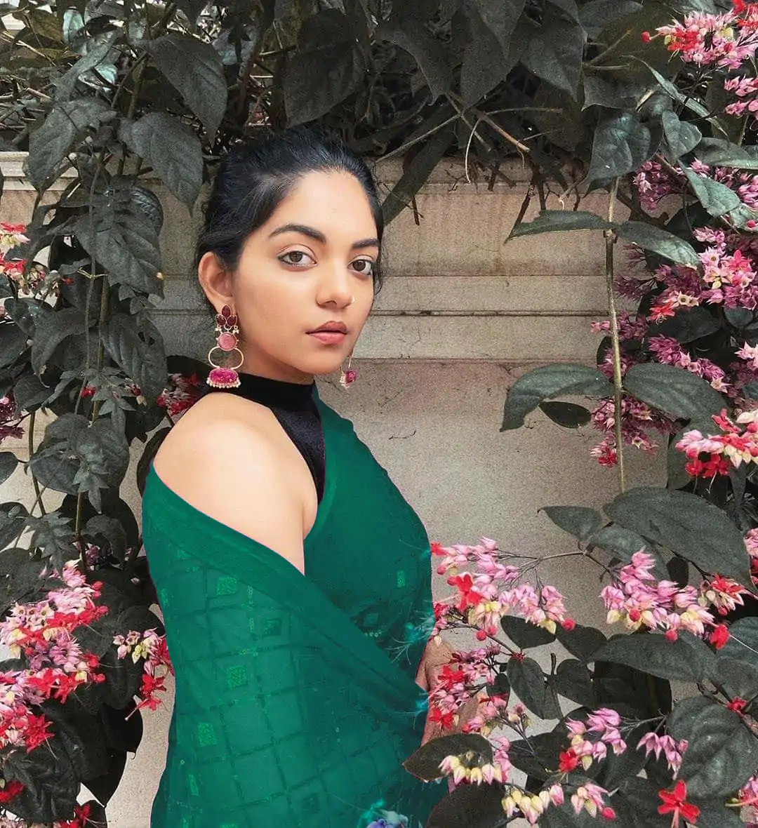 KT 201 Green Color Georgette Fancy Sequence Work Saree Casual, Party Wear, Wedding   Expected Delivery 4-6 Working Days@1649/- | Bollywood Sarees, Creative Sarees, Designer Sarees, Embroidered Sarees, Party Wear Sarees, Sarees