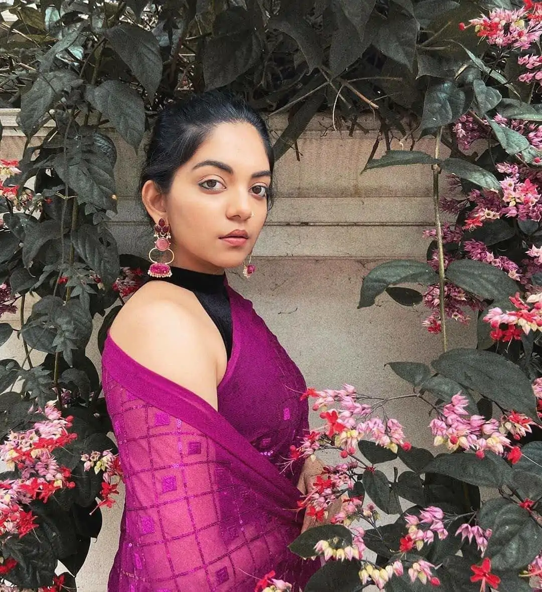 KT 201 Pink Color Georgette Fancy Sequence Work Saree Casual, Party Wear, Wedding Expected Delivery 4-6 Working Days@1649/- | Bollywood Sarees, Creative Sarees, Designer Sarees, Embroidered Sarees, Party Wear Sarees, Sarees