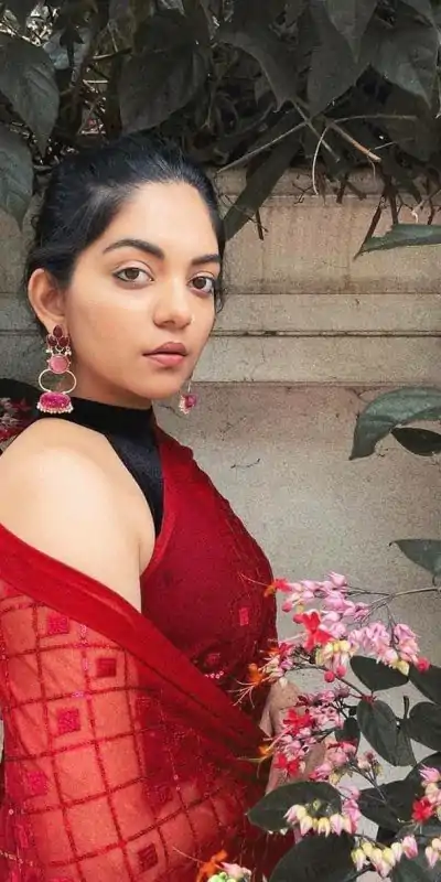 KT 201 Red Color Georgette Fancy Sequence Work Saree Casual, Party Wear, Wedding Expected Delivery 4-6 Working Days@1649/- | Bollywood Sarees, Creative Sarees, Designer Sarees, Embroidered Sarees, Party Wear Sarees, Sarees