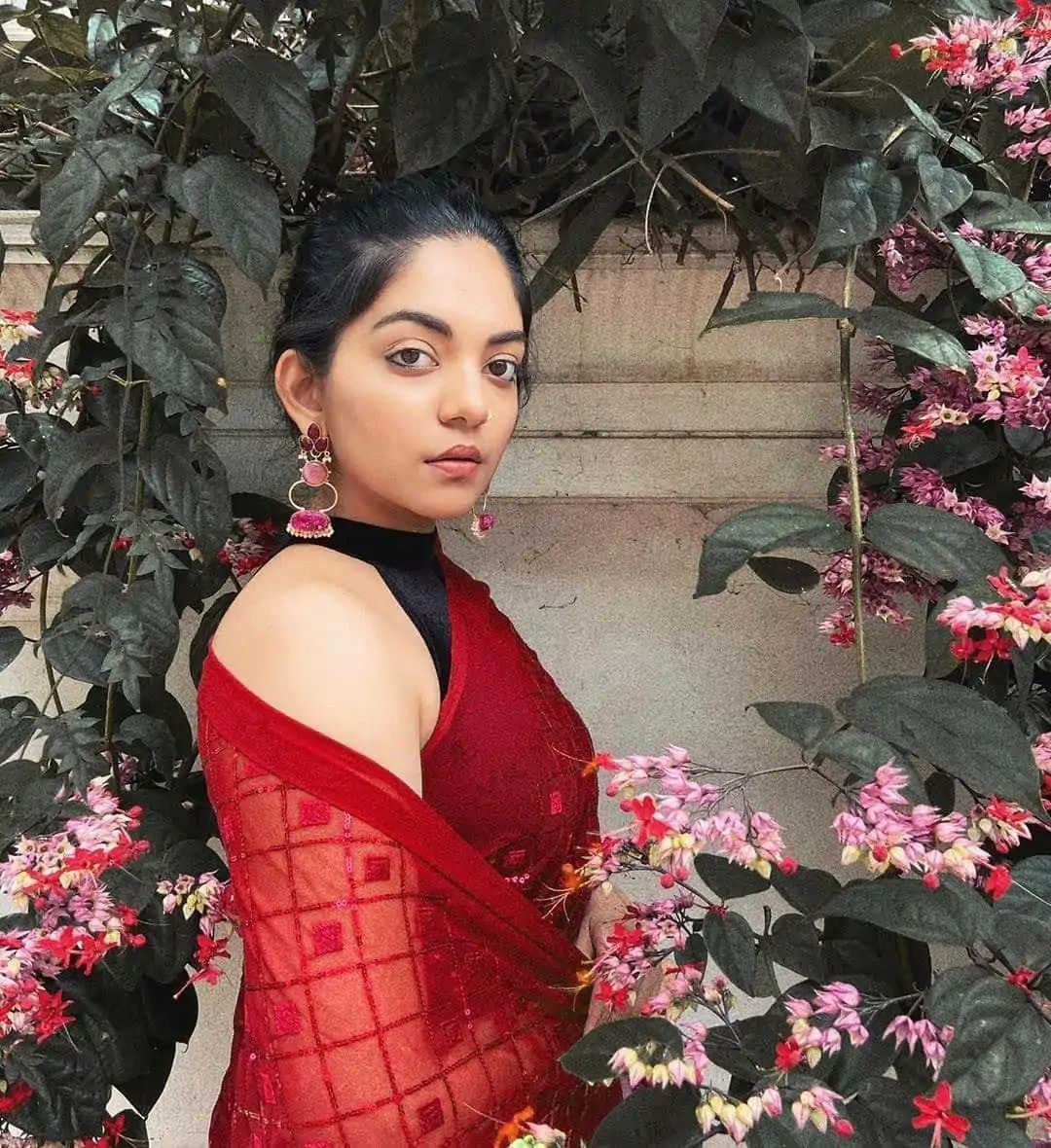 KT 201 Red Color Georgette Fancy Sequence Work Saree Casual, Party Wear, Wedding   Expected Delivery 4-6 Working Days@1649/- | Bollywood Sarees, Creative Sarees, Designer Sarees, Embroidered Sarees, Party Wear Sarees, Sarees