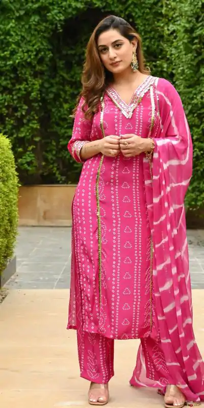 SRK 5061 Pink Color Georgette Digital Printed Embroidery Salwar Suit Casual, Wedding, Party, Festive, Events . Expected Delivery 4-6 Working Days @1899/- | Casual Suits, Creative suits, Designer Suits, Palazzo Suits, Party Wear Suits, Patiala Suits, Salwar suit, Straight Suits