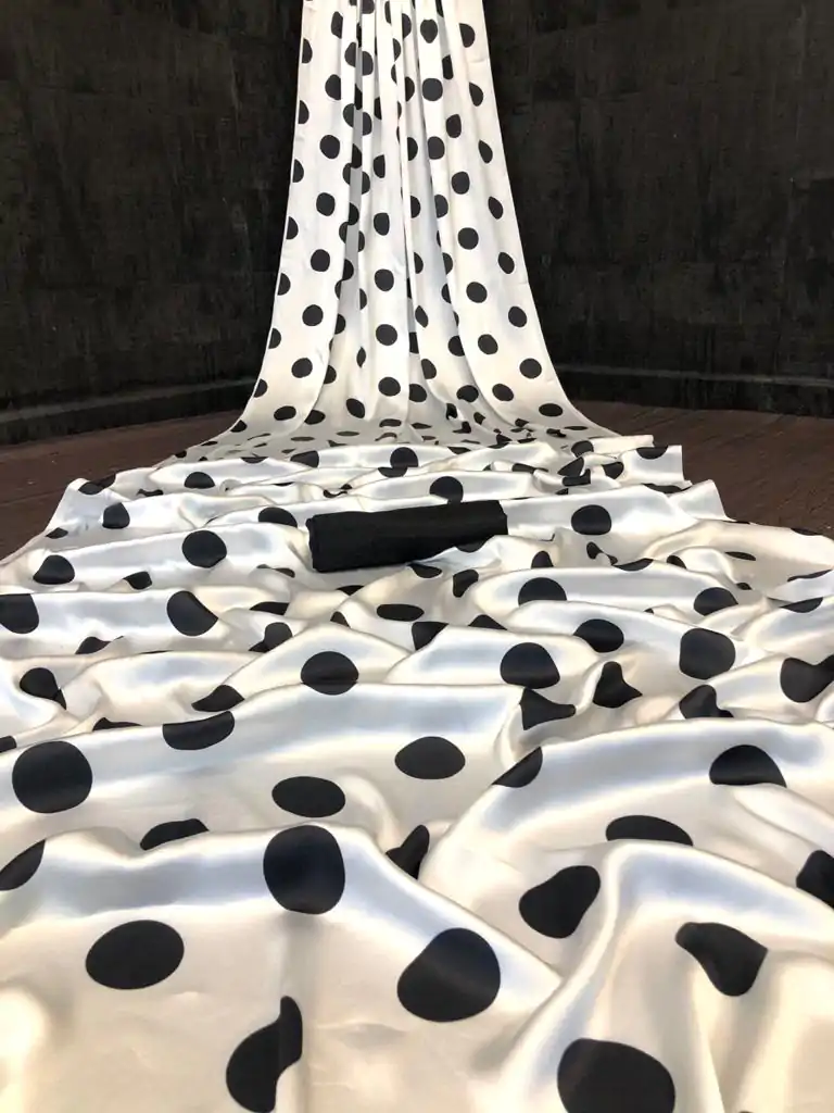 Veechis FLORAL White Color Heavy Devsena Soft Silk Beautiful Digital Printed Saree Casual, Party Festive, Events. Expected Delivery 4-6 Working Days @1499 | Bollywood Sarees, Creative Sarees, Designer Sarees, Embroidered Sarees, Modern Digital sarees, Party Wear Sarees, Sarees