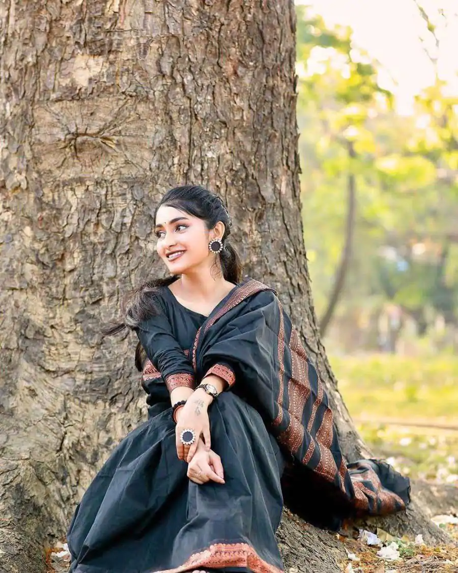 DDF COPPER Black Color Banarasi Soft Silk Ordinary Design Saree Casual, Party Wear, Events, Festivals Wear Etc. Expected Delivery 4-6 Working Days 1399/- | Bollywood Sarees, Creative Sarees, Designer Sarees, Embroidered Sarees, Ethnic Saree, Party Wear Sarees, Sarees