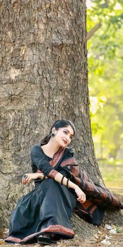 DDF COPPER Black Color Banarasi Soft Silk Ordinary Design Saree Casual, Party Wear, Events, Festivals Wear Etc. Expected Delivery 4-6 Working Days 1399/- | Bollywood Sarees, Creative Sarees, Designer Sarees, Embroidered Sarees, Ethnic Saree, Party Wear Sarees, Sarees